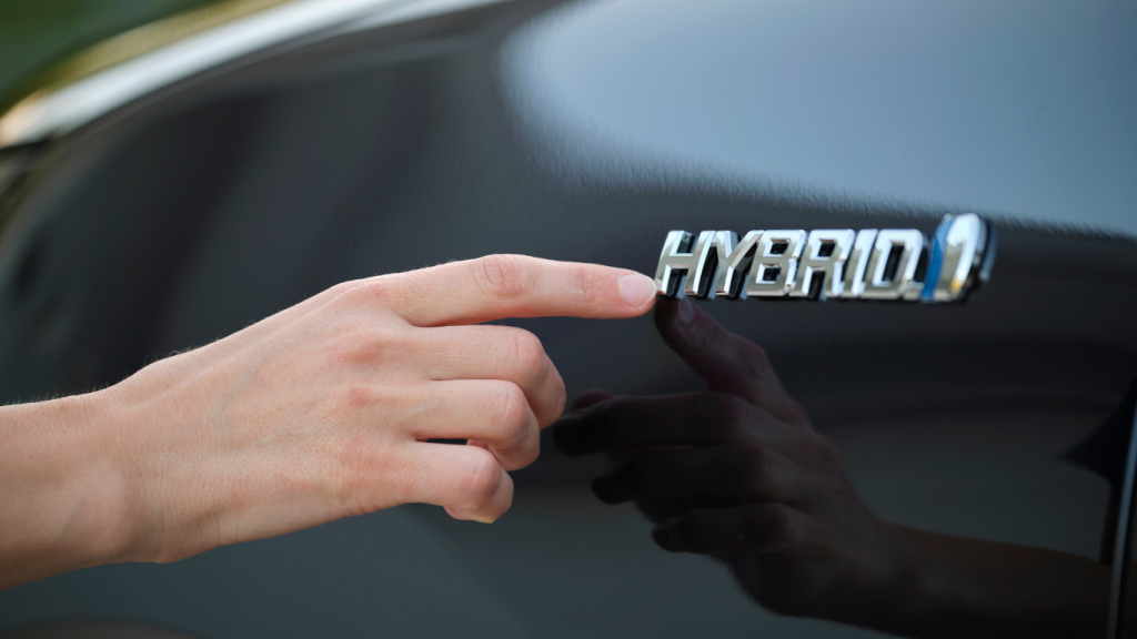 Auto ibride a noleggio lungo termine